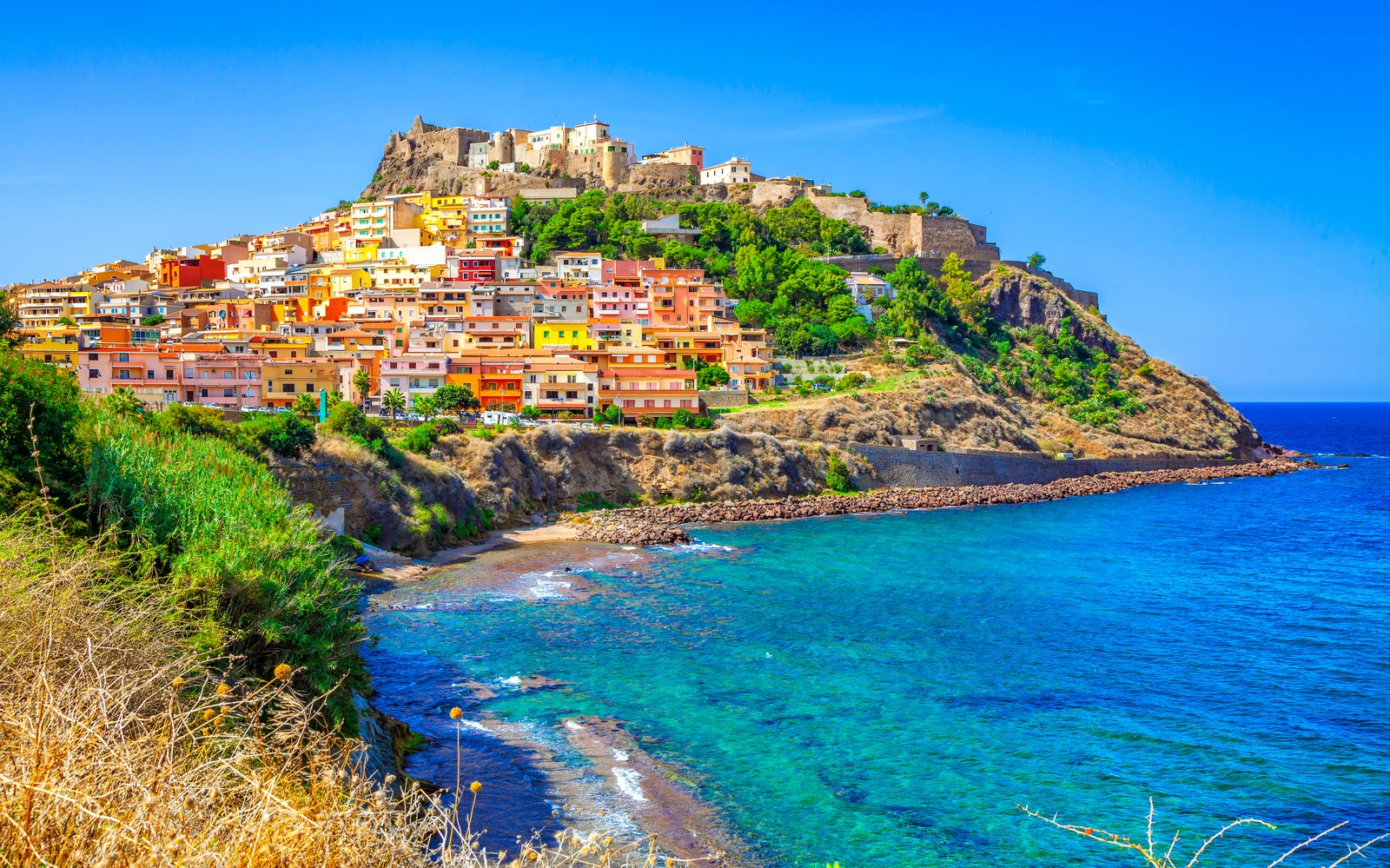 Il borgo medievale di Castelsardo con il castello dei Doria sul mare